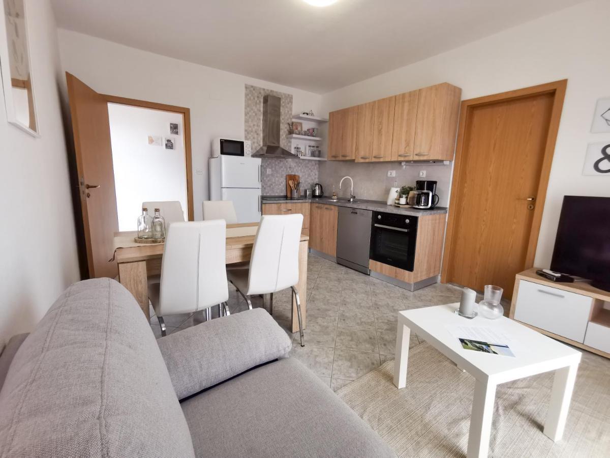 A4 Apartmani Kevic Kastela Exterior photo