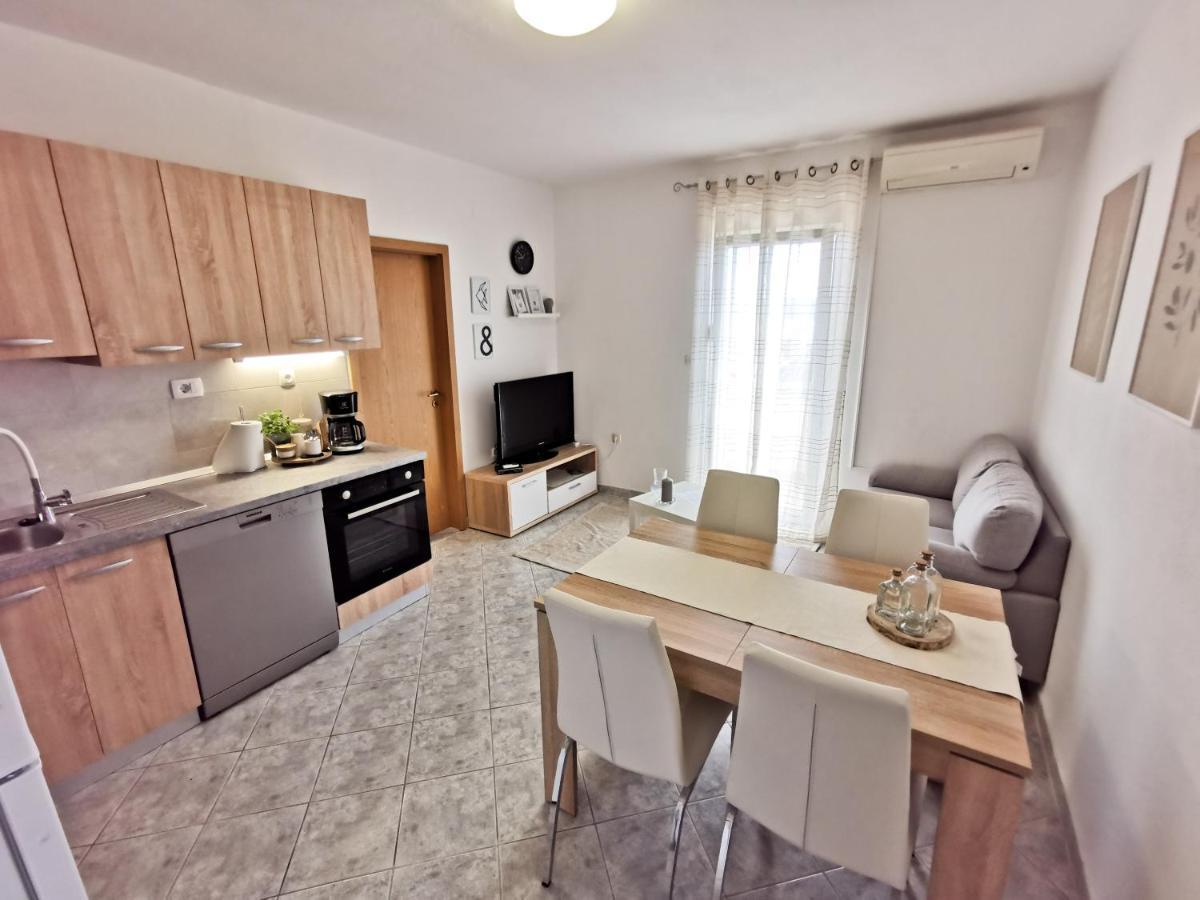 A4 Apartmani Kevic Kastela Exterior photo